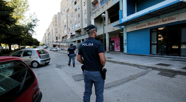 Napoli, non si ferma all'alt e parte l'inseguimento al Lotto Zero: arrestato 57enne