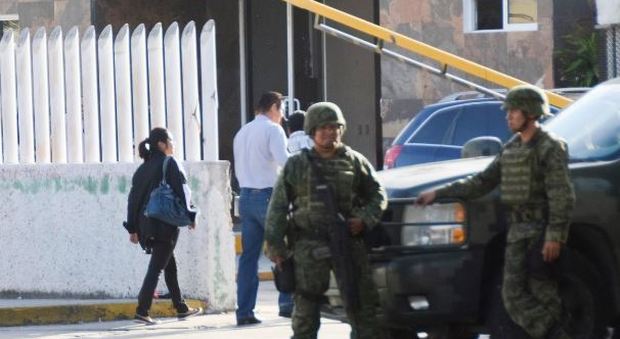 Cancun, almeno quattro morti dopo una sparatoria davanti alla Procura, il Governatore: «Offensiva della malavita locale»
