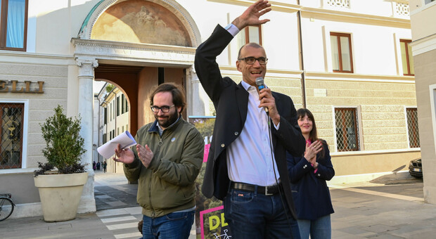 Errore dello staff: nei social del candidato sindaco Giorgio De Nardi esce la foto di Padova invece di Treviso