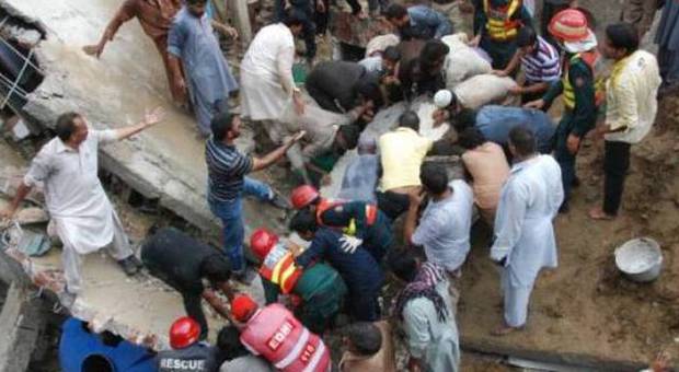 Pakistan, crollo moschea Lahore: 24 morti e 10 feriti