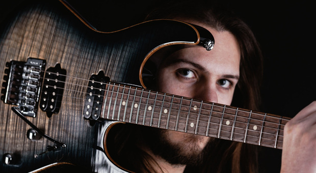 Il chitarrista pesarese Stefano Viola al suo primo lavoro, il singolo “Seti”, un viaggio tra musica, astronomia e fantascienza