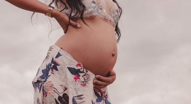 Donna incinta di due gemelli scopre di avere due uteri: i neonati potrebbero nascere con parti separati