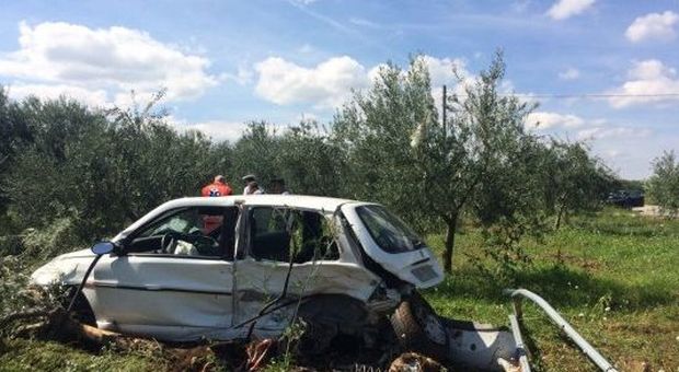 Bari, violento scontro tra due auto: muoiono due ventenni, due i feriti
