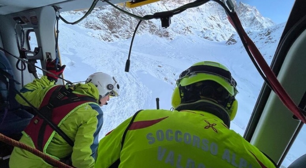 Sciatore di 16 anni travolto da una valanga in Alto Adige durante un fuoripista: trovato morto dopo tre ore di ricerche