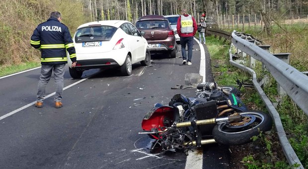 Incidente mortale sulla provinciale Cimina, perde la vita un uomo alla guida della moto