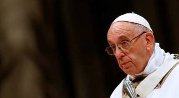 A San Pietro una messa per i migranti, il Papa: «Non ci rubano nulla, ma devono rispettare le leggi»