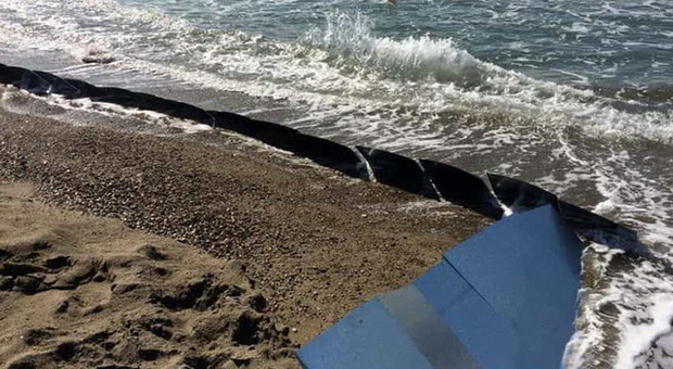 Pannelli contro l'erosione costiera, esperimento in spiaggia a Paestum