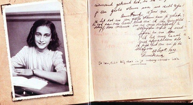 Prof fa leggere il diario di Anna Frank a fumetti in classe ai bambini: licenziata