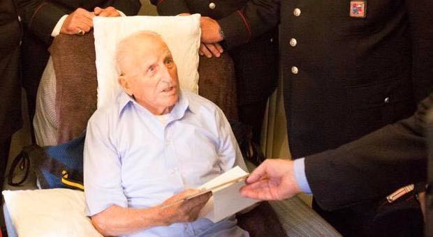 Compie 110 anni il carabiniere più anziano d'Italia, l'uomo più longevo in Europa