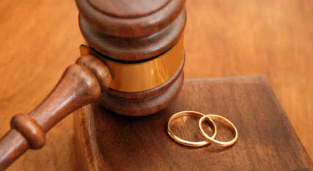Divorzio, proposta bipartisan alla Camera: un anno per dirsi addio, 9 mesi senza figli minorenni