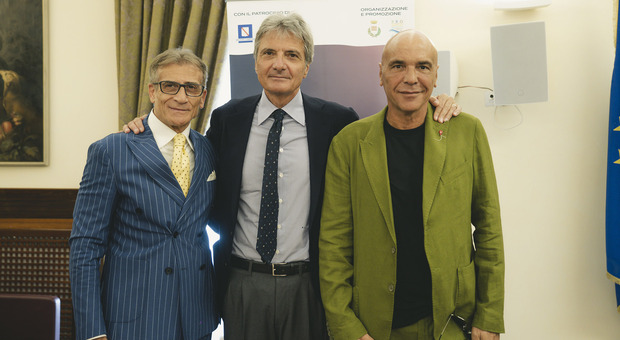Il sindaco di Cancello ed Arnone Raffaele Ambrosca con l'assessore regionale Felice Casucci e Gianni Simioli