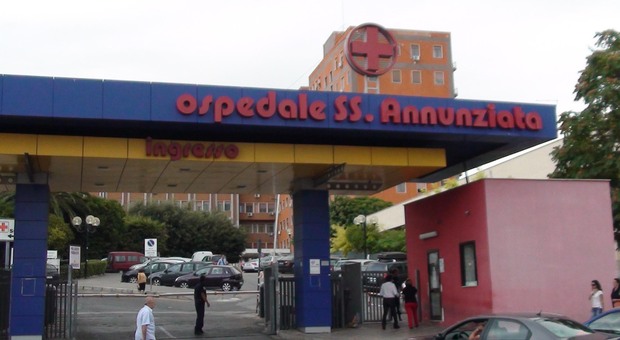 L'ingresso dell'ospedale di Taranto