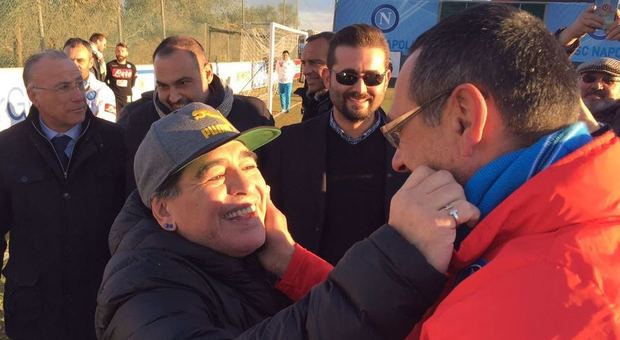Maradona arriva a Castel Volturno per l'allenamento del Napoli