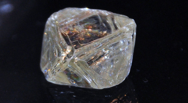 Finto esperto di pietre preziose ruba un diamante da 45 milioni di euro