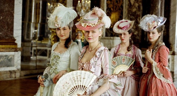 Frame del film "Marie Antoinette" di Sofia Coppola