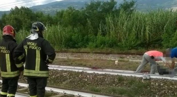 Brancaleone, treno investe famiglia sui binari: due bimbi morti, grave la madre