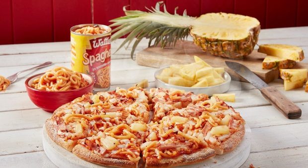 Pizza con spaghetti e ananas: l'idea di Domino's divide gli amanti della cucina italiana