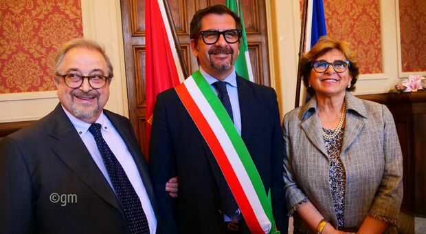 Daniele Silvetti, il nuovo sindaco di Ancona, si è insediato a Palazzo del Popolo:«Sul Pnrr aperti a collaborare»