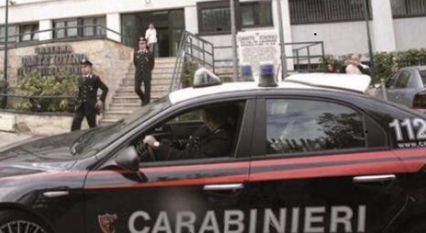Sorpresa in casa con stecchette di hashish: arrestata 35enne per spaccio