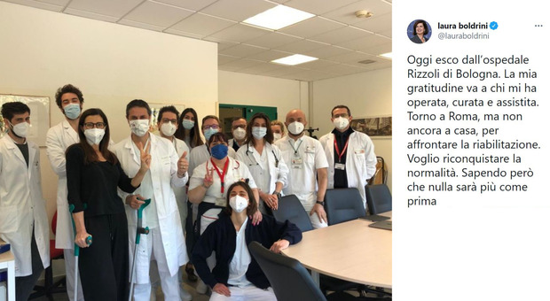 Laura Boldrini esce dall'ospedale