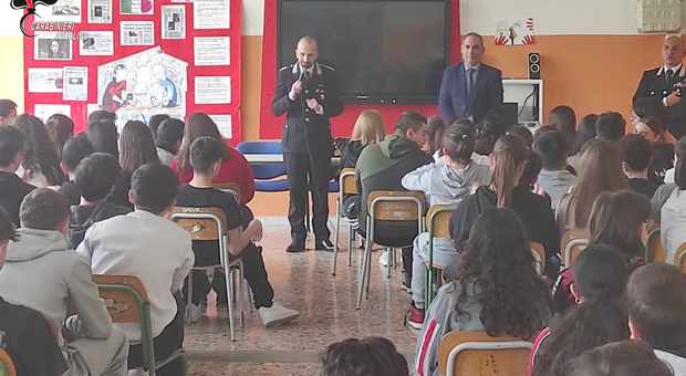 Venticano, «Attenti alle insidie di internet», carabinieri a scuola per mettere in guardia i ragazzi
