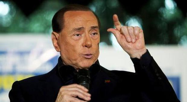 Silvio Berlusconi e la gaffe hot: "Fatevi il bidet, i preliminari sono importanti..."