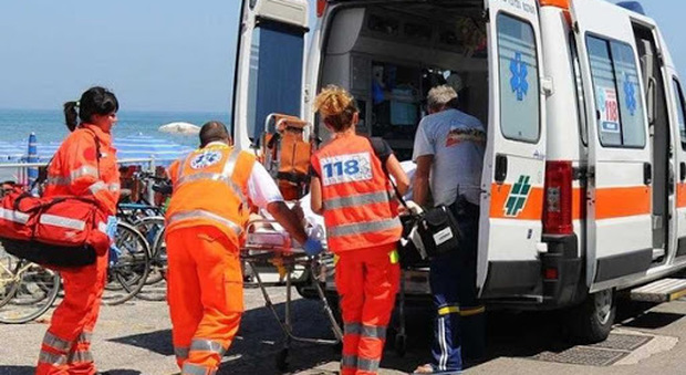 Ambulanze impegnate per il coronavirus: restano “scoperti” i Pronto soccorso estivi