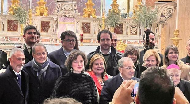 I protagonisti dell'iniziativa insieme col prefetto Michele Di Bari e col vescovo Milano