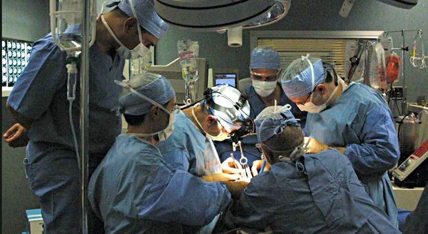 Equipe in sala operatoria
