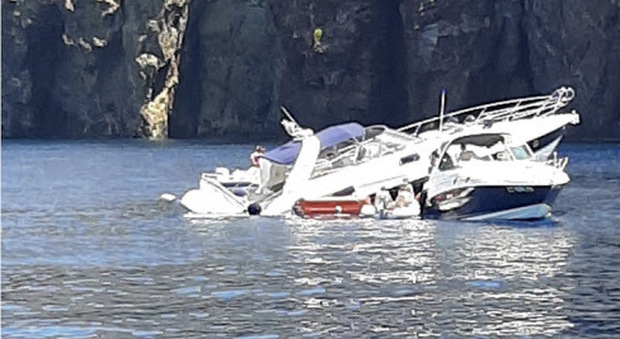 Yacht contro gli scogli affonda in pochi secondi in Sicilia: salvi otto turisti romani