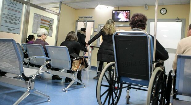 Paziente agitata al Pronto soccorso del Carlo Urbani: infermiera aggredita si sente male