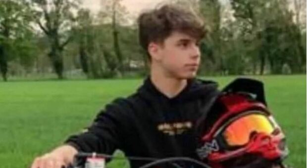 Davide Pavan ucciso in scooter a 17 anni, ai genitori fattura di 183 euro per «ripulire l'asfalto da sangue e rottami»