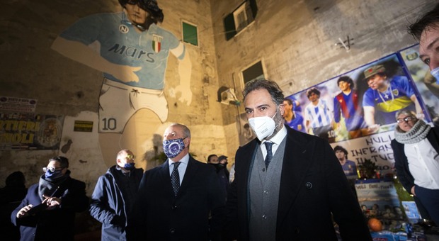 Elezioni comunali a Napoli, Catello Maresca è pronto: quattro civiche e già spuntano i manifesti