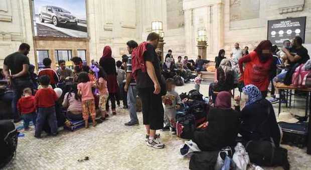 Allarme profughi in stazione: Centrale al collasso, emergenza bambini