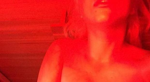 Lady Gaga nella sauna
