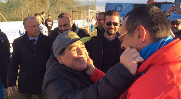 Maradona: «Un giorno parlerò con De Laurentiis, saluto Sarri un signore che mi diede una lezione d'umiltà»