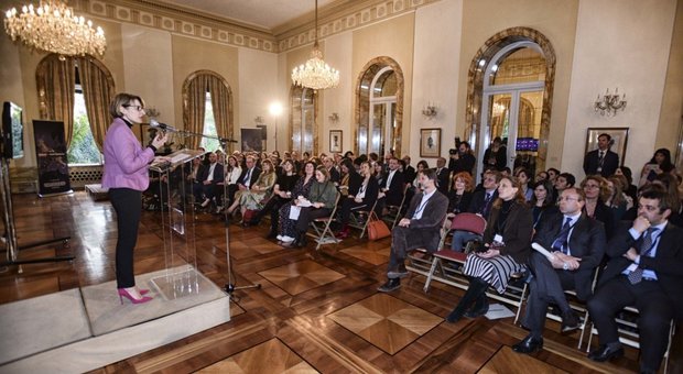 L'arte invade Villa Wolkonsky, duecento invitati dall'ambasciatore inglese