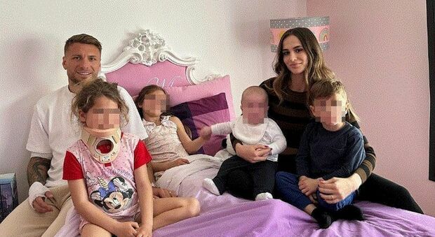 Ciro Immobile, la prima foto con le figlie dopo l'incidente: «Il peggio è passato, ora vogliamo solo dimenticare»