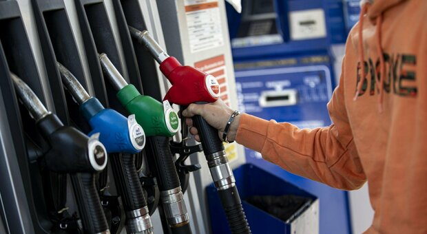 Benzina, prezzi fuori controllo. Parte l’inchiesta della procura di Roma