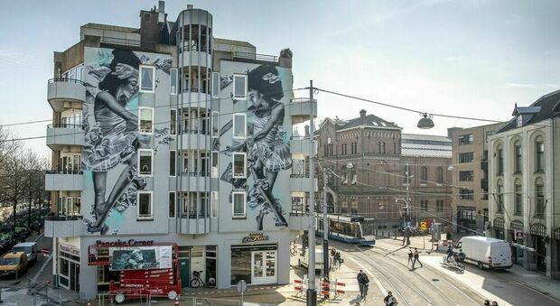 Roma esporta il murales mangia-smog: ad Amsterdam un intero palazzo diventa "green" con l'artista JDL