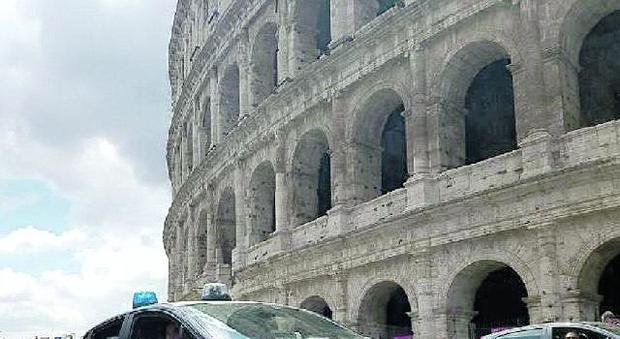 Stacca un pezzo di Colosseo Denunciato giovane austriaco