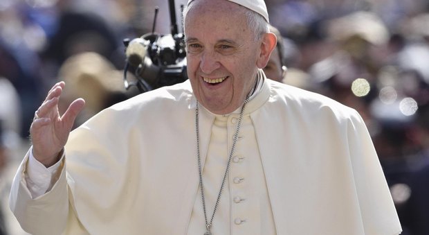 Papa Francesco ai militari: costruite la pace ma senza usare le armi