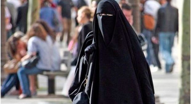 Burqa vietato: da oggi donne a volto scoperto in mostre e uffici comunali