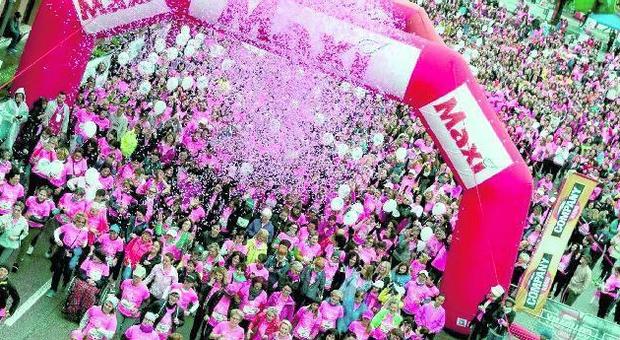 Treviso in rosa: donne di ogni età invadono le strade
