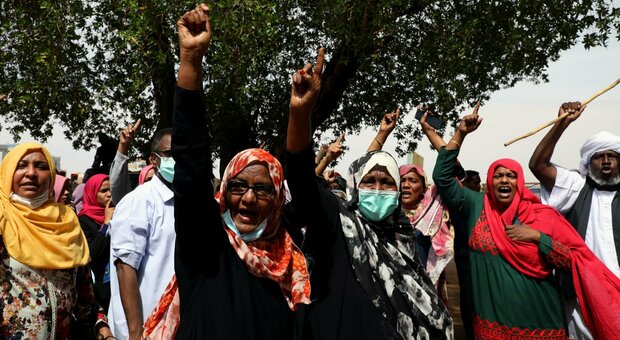 Sudan, cade la Sharia: ecco cosa cambia per le donne (e i gay non rischieranno più la morte)