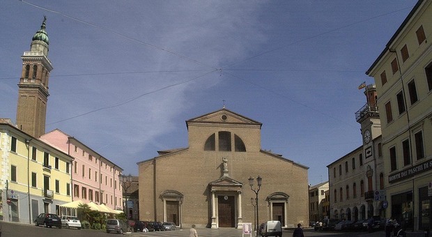 La cattedrale di Adria in piazza Garibaldi