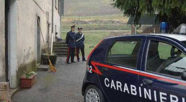 Tenta il suicidio in auto, salvato dai carabinieri