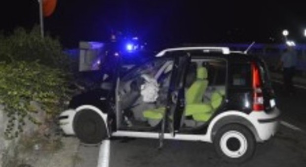 Una delle auto coinvolte nell'incidente a Itri