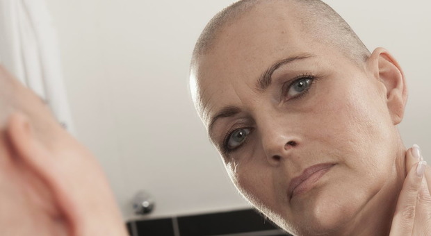 Tumore al seno, la ricerca per combattere la caduta dei capelli anche dopo la cura