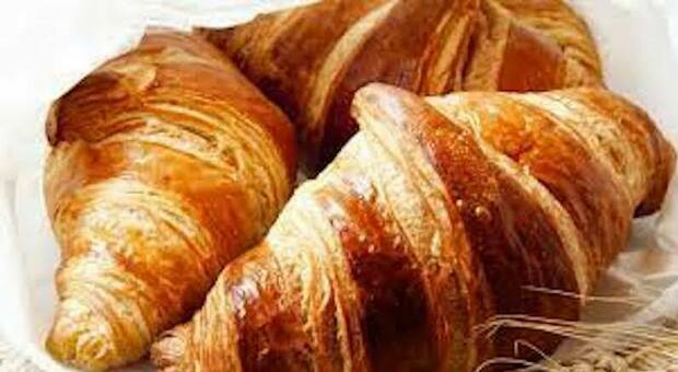 Tribunale annulla il licenziamento della dipendente che ha mangiato un croissant